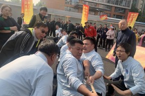 客场鏖战到底，展现顽强斗志(客场鏖战到底,展现顽强斗志的句子)