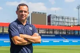 包含巴萨主教练执教千场，成就辉煌赛事生涯的词条