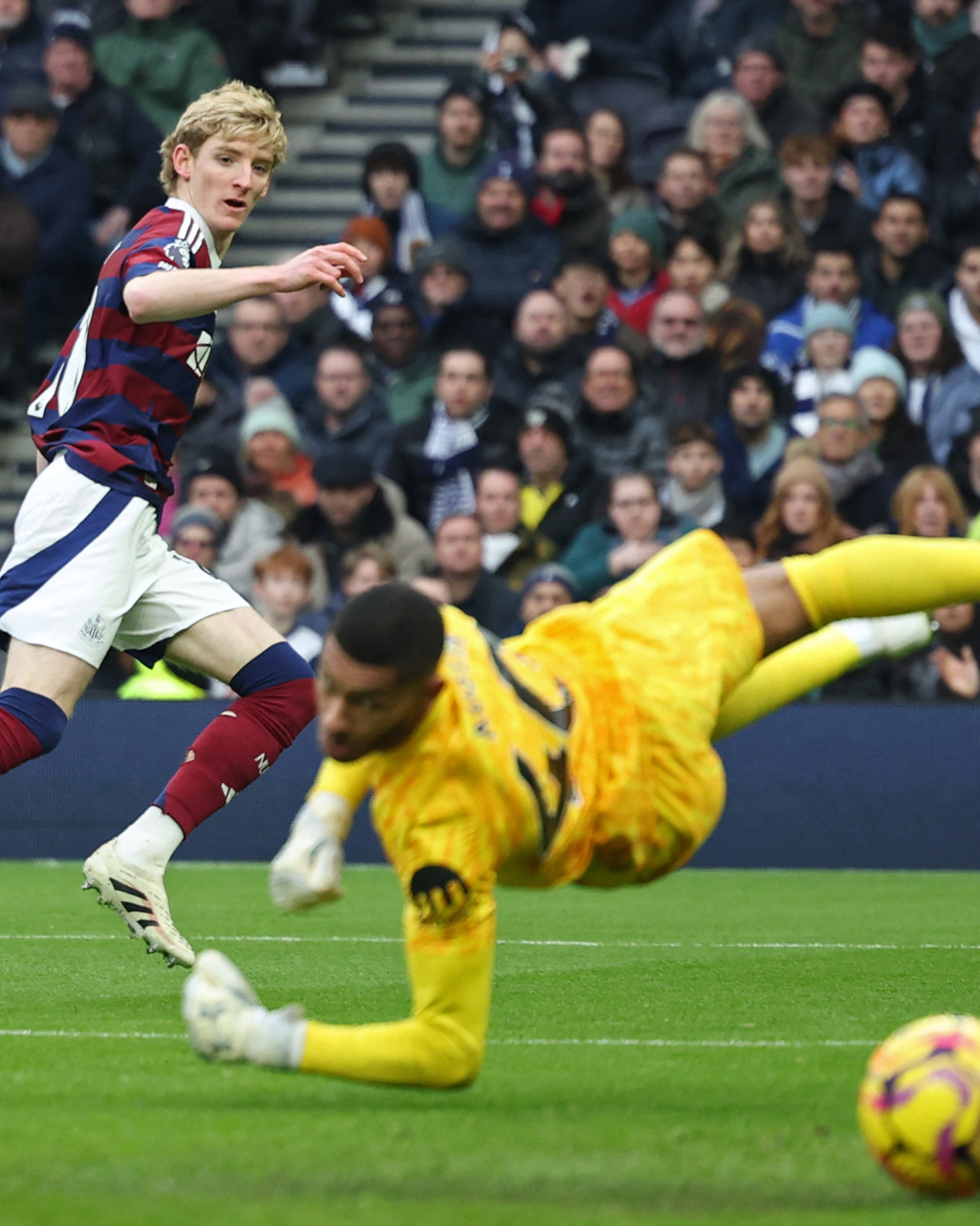 纽卡斯尔伊萨克破门的简单介绍