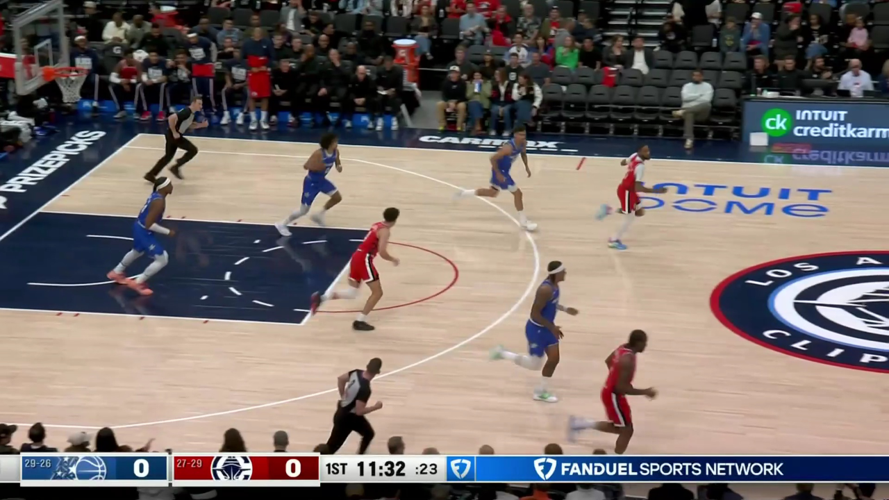 关于洛杉矶快船NBA战胜萨克拉门托国王莱昂纳德中投命中的信息