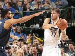 包含勇士NBA战胜达拉斯独行侠库里外线爆发的词条