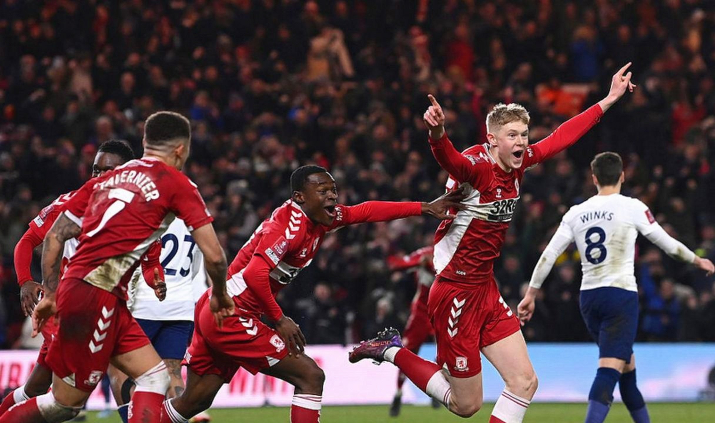 曼联英超战胜富勒姆霍伊伦推射破门(曼联对富勒姆在线观看)