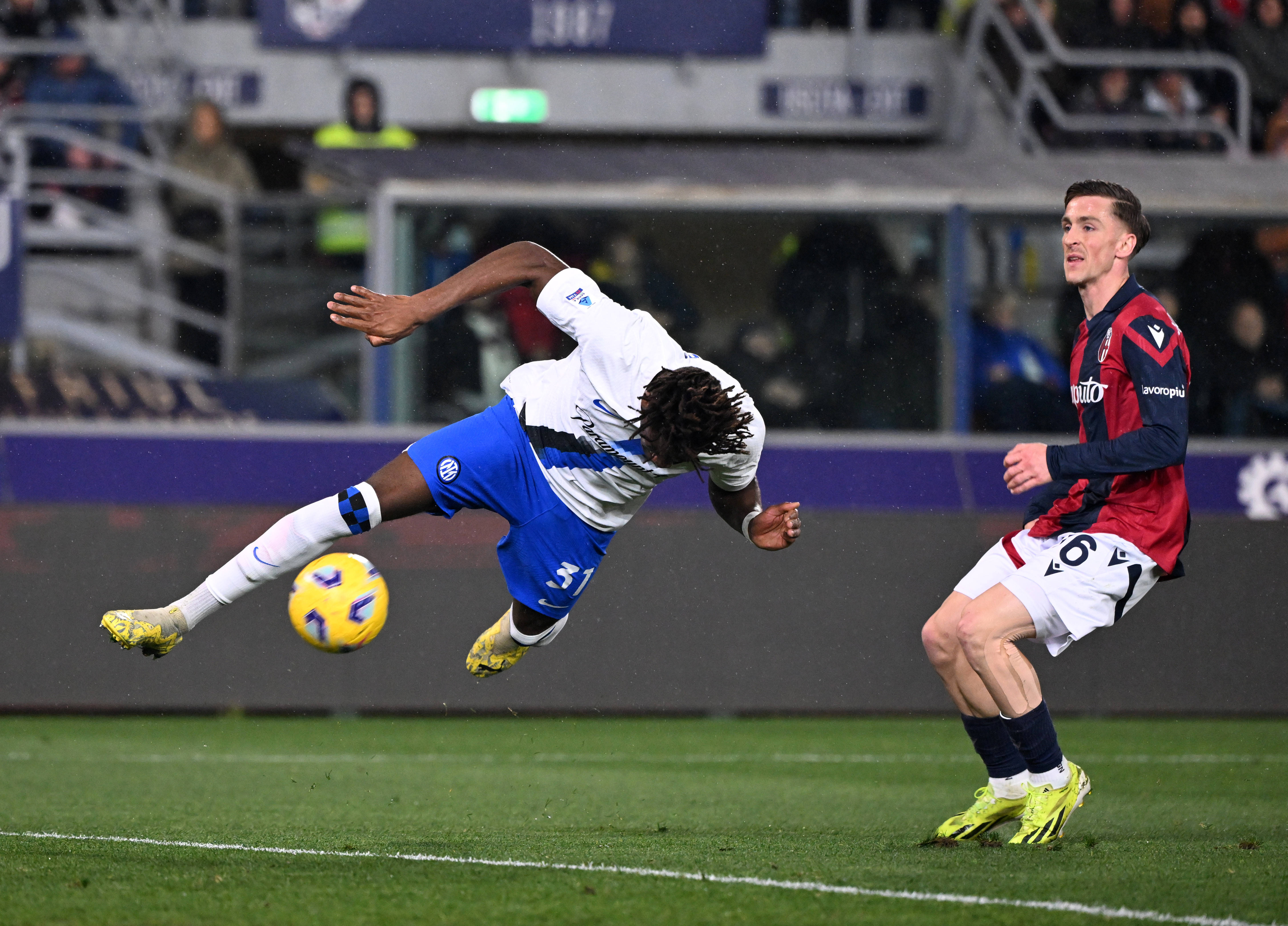 AC米兰意甲击败博洛尼亚吉鲁头球得分