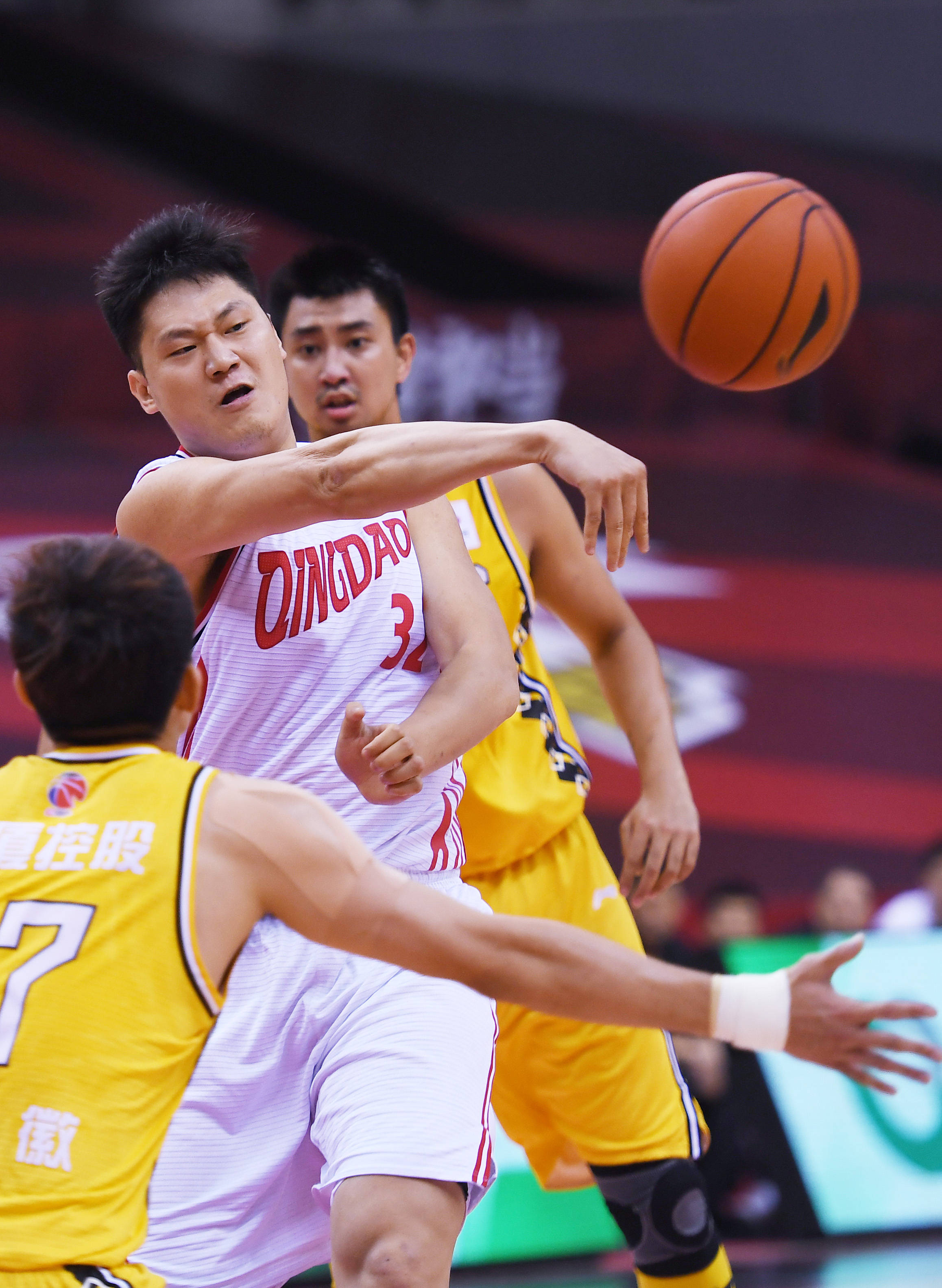 包含山东高速CBA击败天津先行者，高诗岩抢断制胜的词条