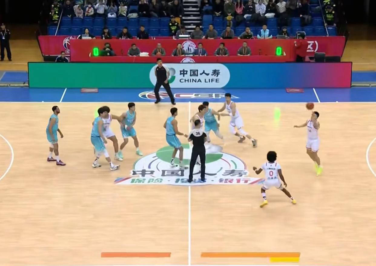 cba上海队王哲林