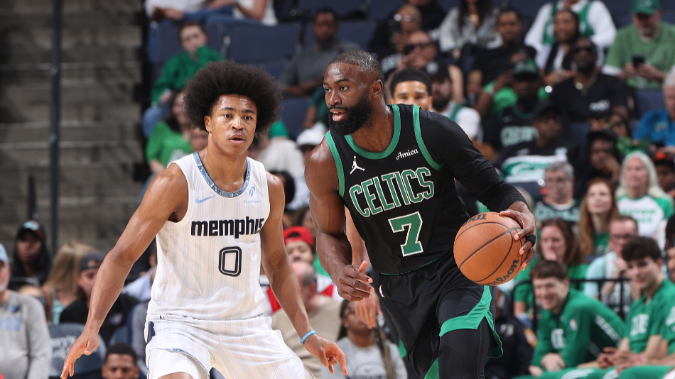 凯尔特人NBA战胜迈阿密热火杰伦布朗突破得手的简单介绍