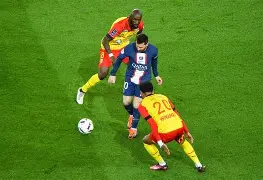 关于巴黎圣日耳曼法甲战胜雷恩登贝莱助攻破门的信息