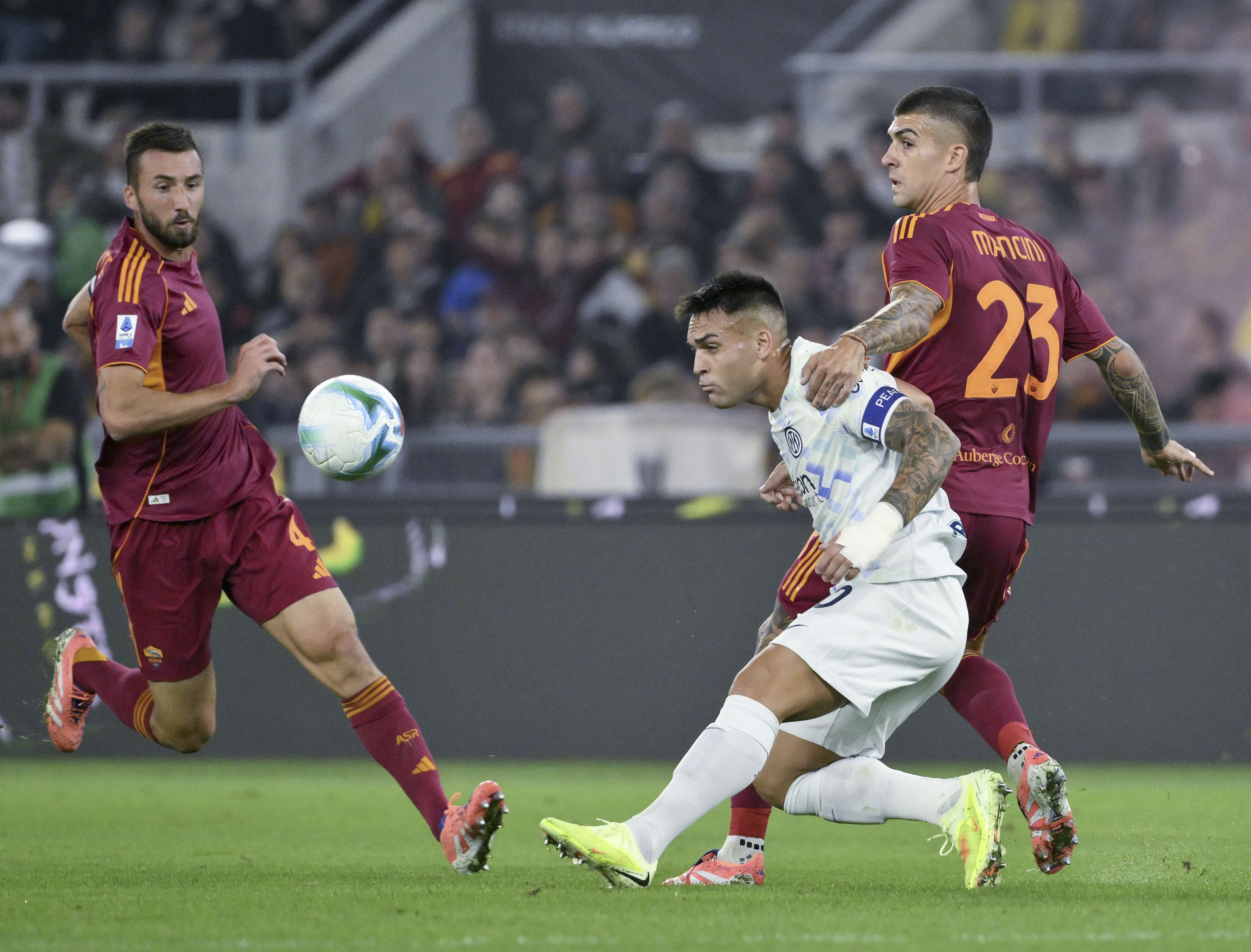 国际米兰意甲击败尤文图斯，劳塔罗进球