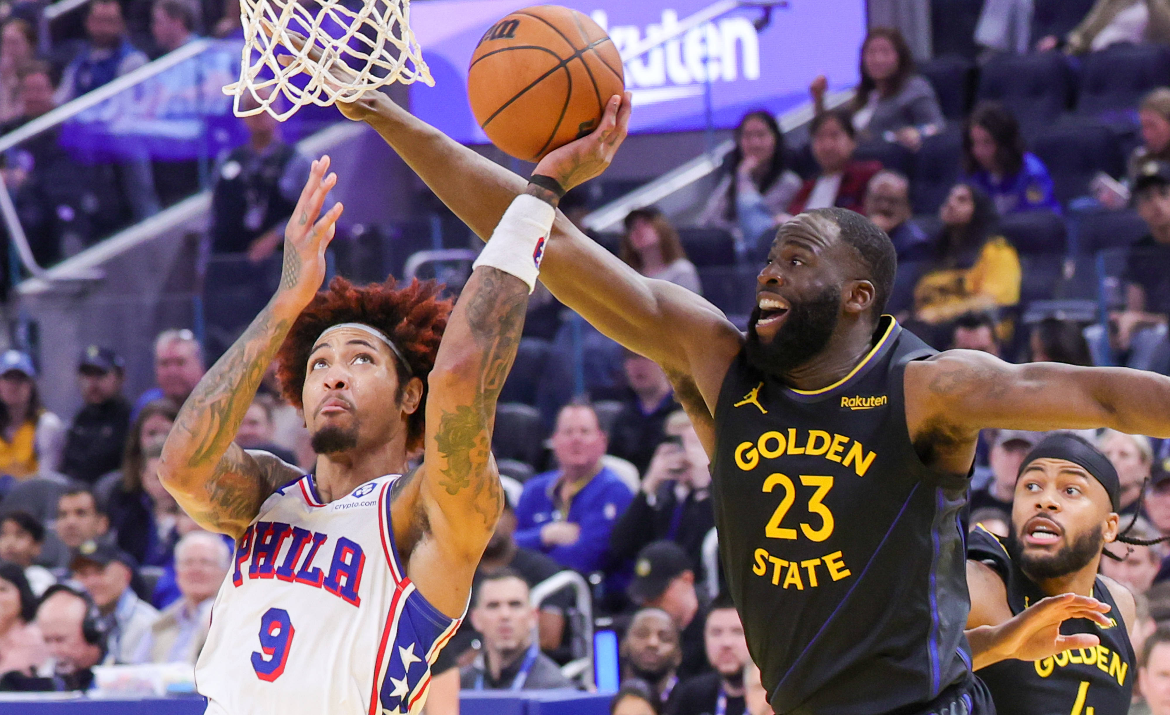 包含费城76人险胜印第安纳步行者，NBA东部前六稳固的词条