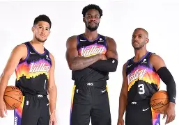 包含独行侠NBA战胜菲尼克斯太阳东契奇后撤步三分的词条