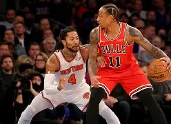 包含芝加哥公牛NBA战胜纽约尼克斯拉文三分命中的词条