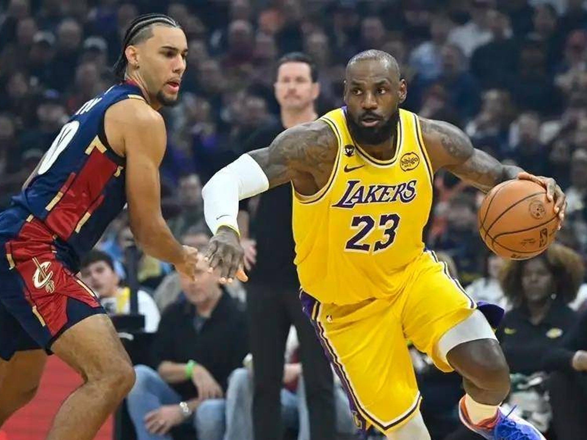 洛杉矶湖人NBA战胜金州勇士詹姆斯末节连得