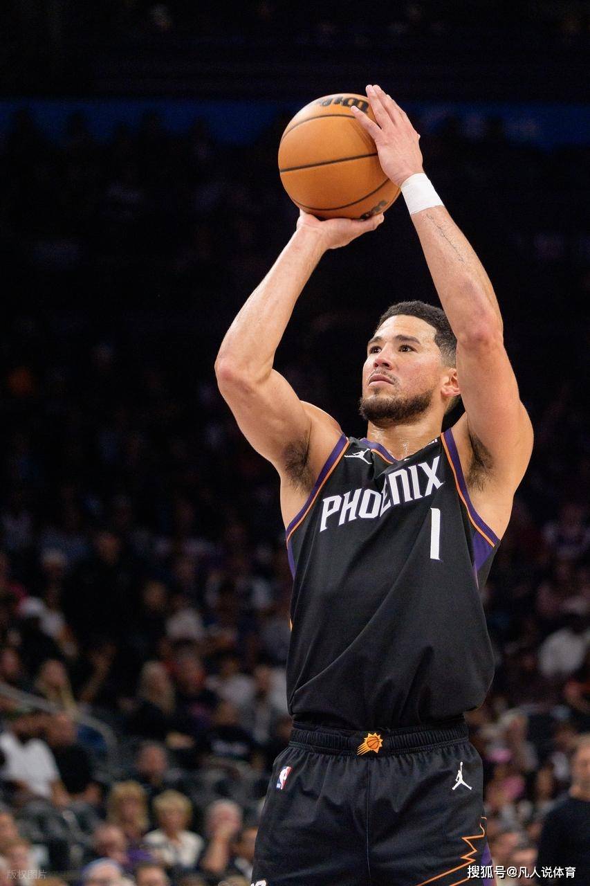 太阳NBA战胜洛杉矶快船布克关键跳投(nba太阳打快船)