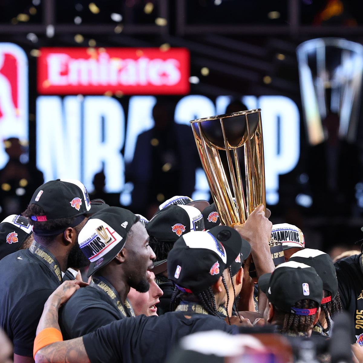 关于主场攻势如潮，比分持续扩大的信息